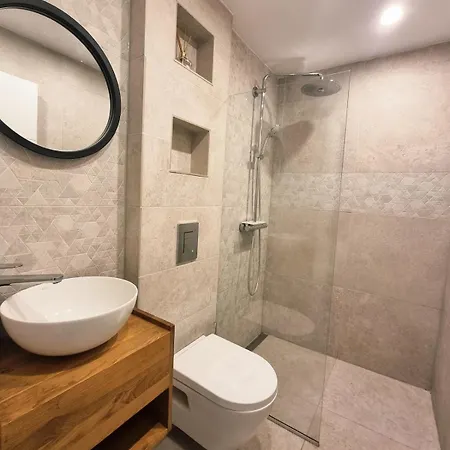 Cozy And Colorful In Center Apartment *