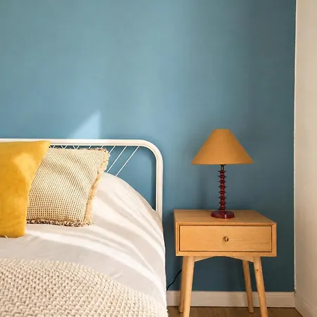 Cozy And Colorful In Center Appartamento